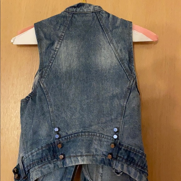 Woman’s Jean, Zip-Up Vest! - Picture 5 of 6